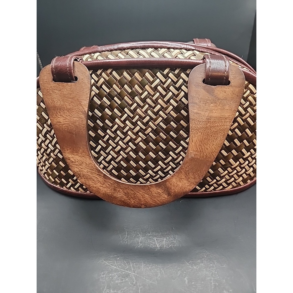 Vintage Rattan Purse With Wooden Handles 7" Tall X 11.5" Across - Picture 11 of 12